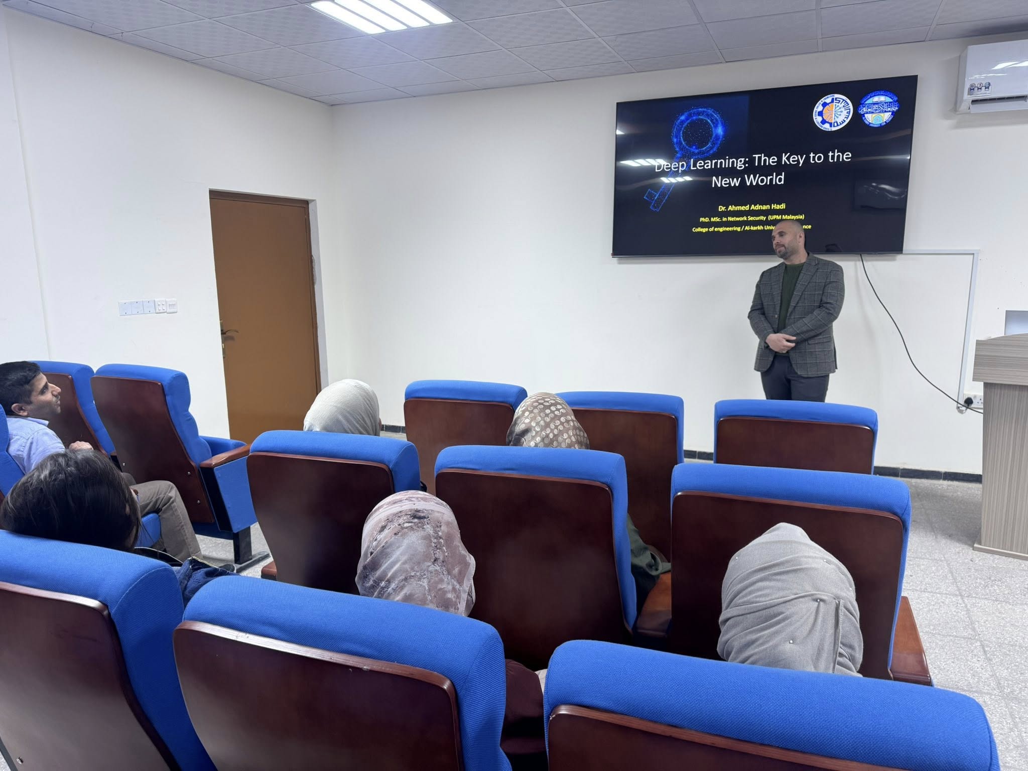 دورة علمية متخصصة بعنوان “Deep Learning: The Key to the New World”