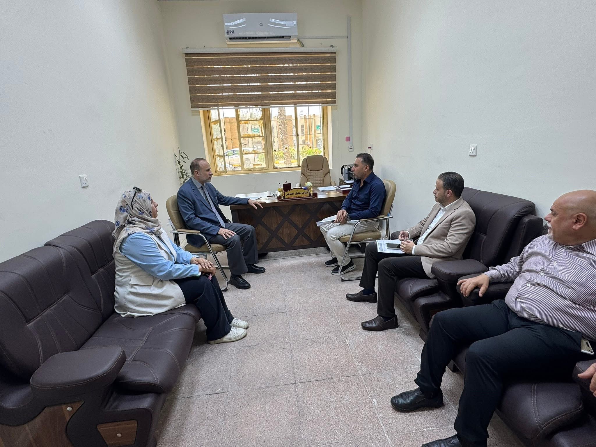 زار السيد مساعد رئيس الجامعة للشؤون العلمية إيهاب ناجي، كلية كلية الإدارة والاقتصاد، وكان في استقباله الأستاذ الدكتور ثامر خليل الخفاجي معاون العميد للشؤون العلمية. وجرى خلال الزيارة عقد اجتماعٍ موسّع لمتابعة امتحانات اللجان الامتحانية للفصل الدراسي 